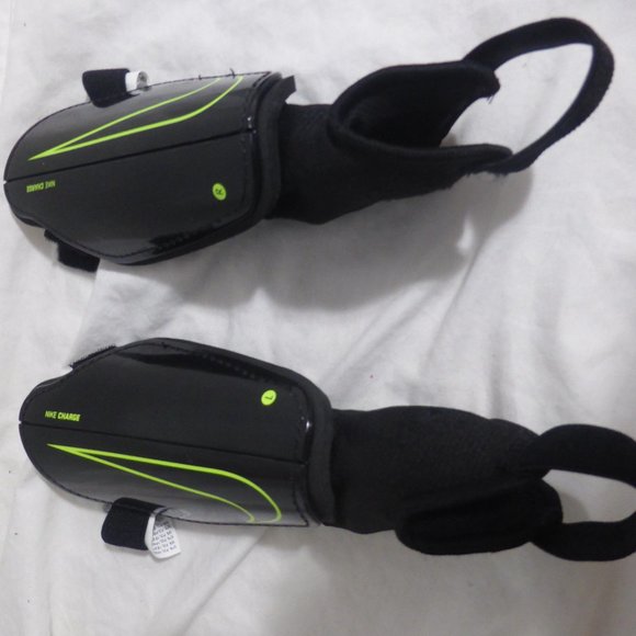 NIKE Charge Black / Fluro Green Shin Guards, Youth Small, GUC
